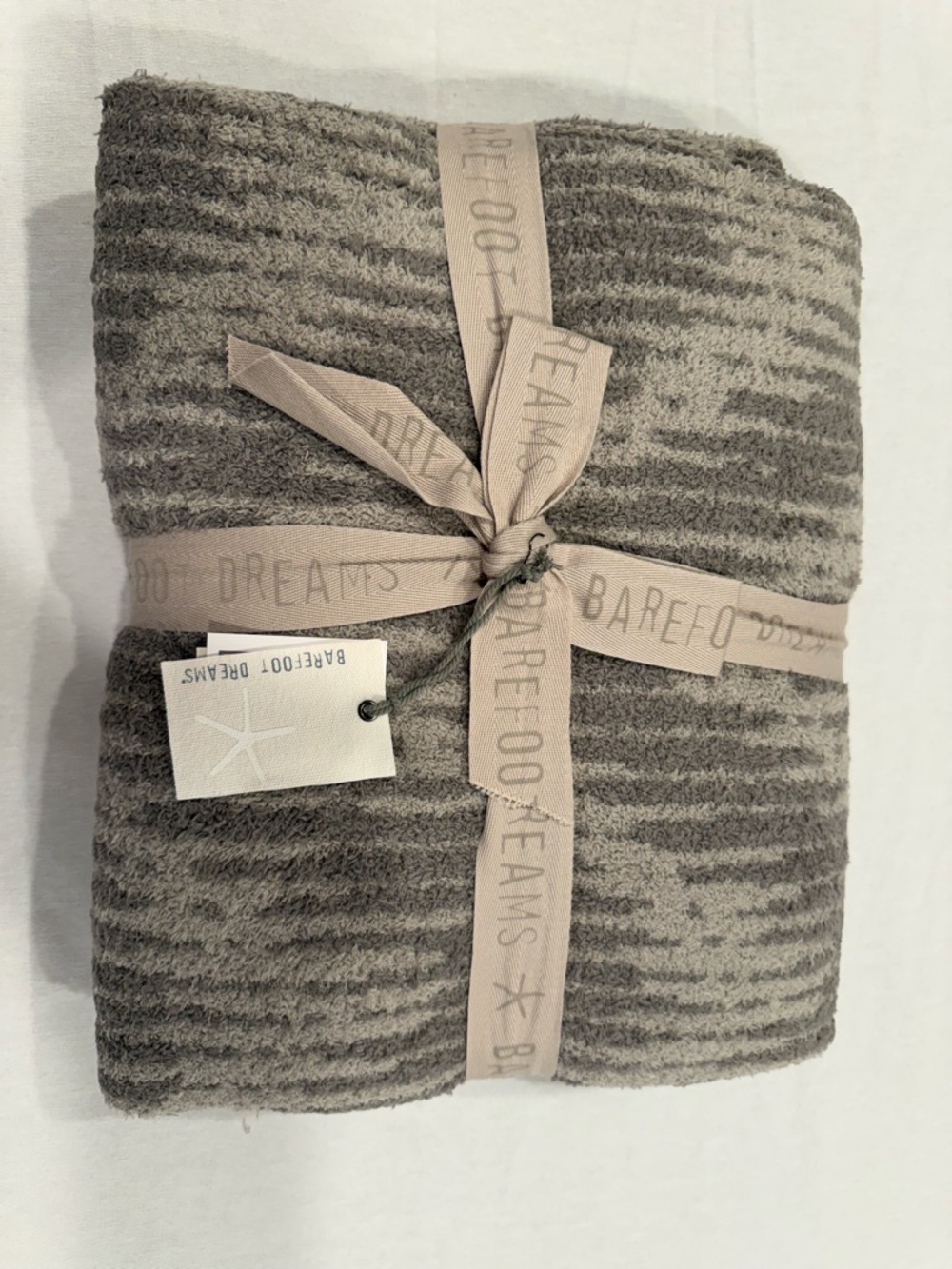 Barefoot Dreams CozyChic IKAT Blanket Gray Linen 45x60 NWT - Picture 1 of 6